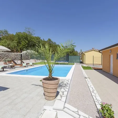 Nyaraló Aurea